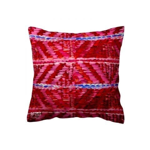 כרית נוי אדומה עם נגיעות בכחול