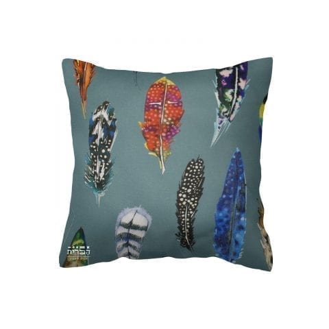 כרית נוצות ברקע פטרול