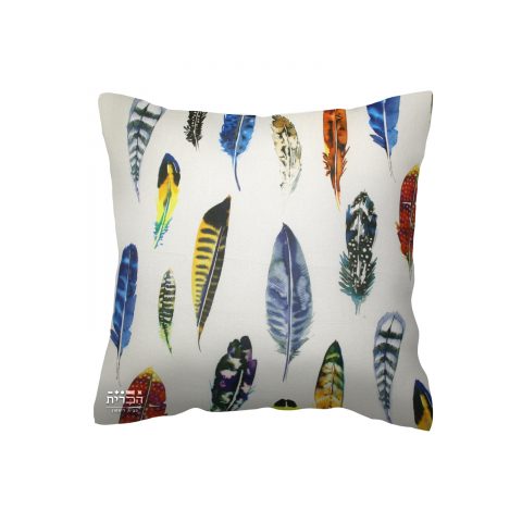 כרית נוצות ברקע בהיר